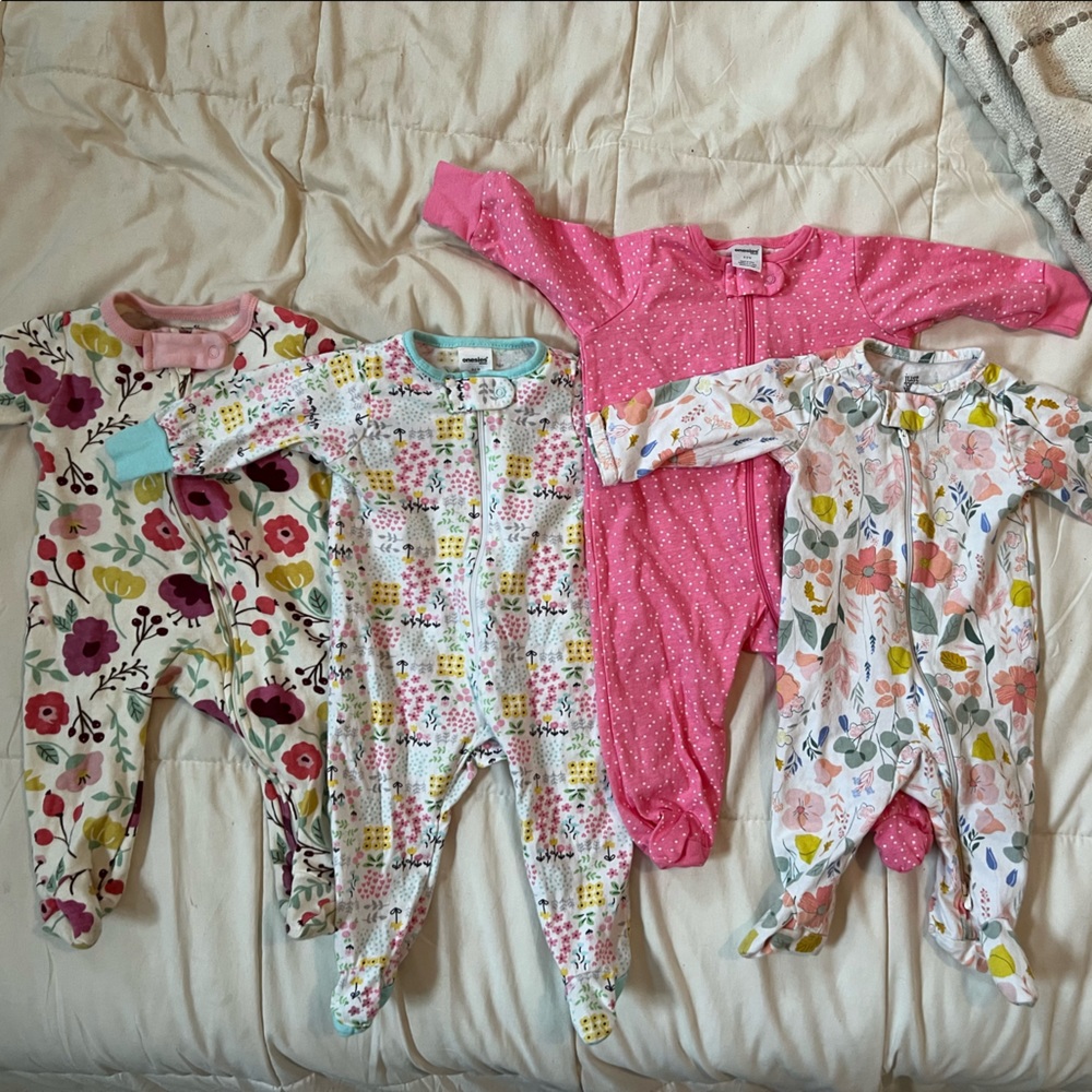Bundle of 4 footies